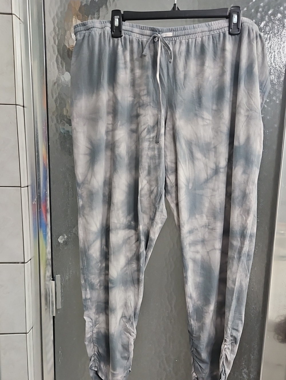 Jasmine & Ginger Gray Tie-Dye Drawstring Joggers